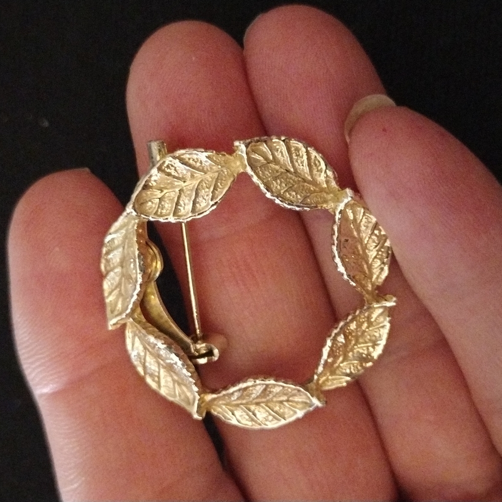 Vintage Gerry Gold Tone Leaf Brooch